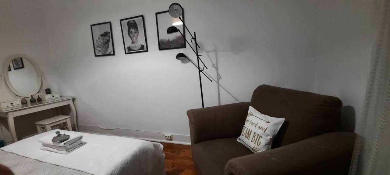 Sunny Terrace Apt, Close To Downtown! 2 Bedroom Flat ลิสบอน ภายนอก รูปภาพ