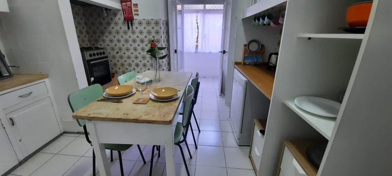 Sunny Terrace Apt, Close To Downtown! 2 Bedroom Flat ลิสบอน ภายนอก รูปภาพ