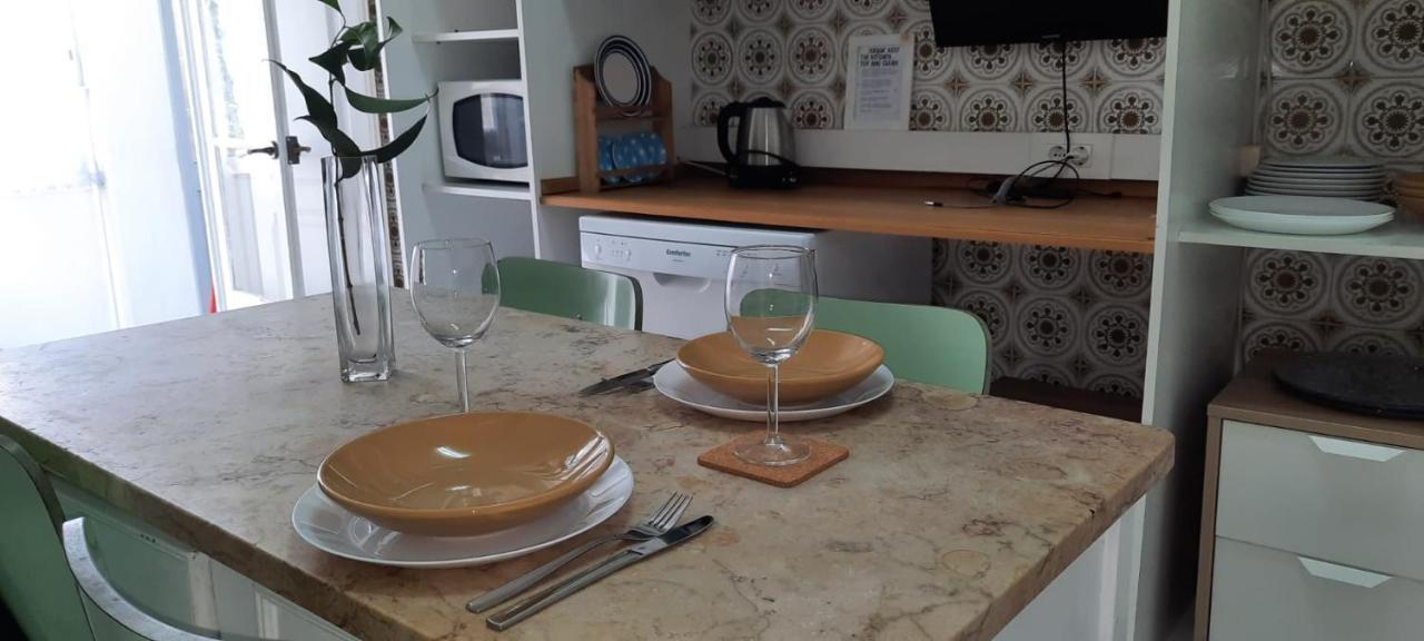 Sunny Terrace Apt, Close To Downtown! 2 Bedroom Flat ลิสบอน ภายนอก รูปภาพ